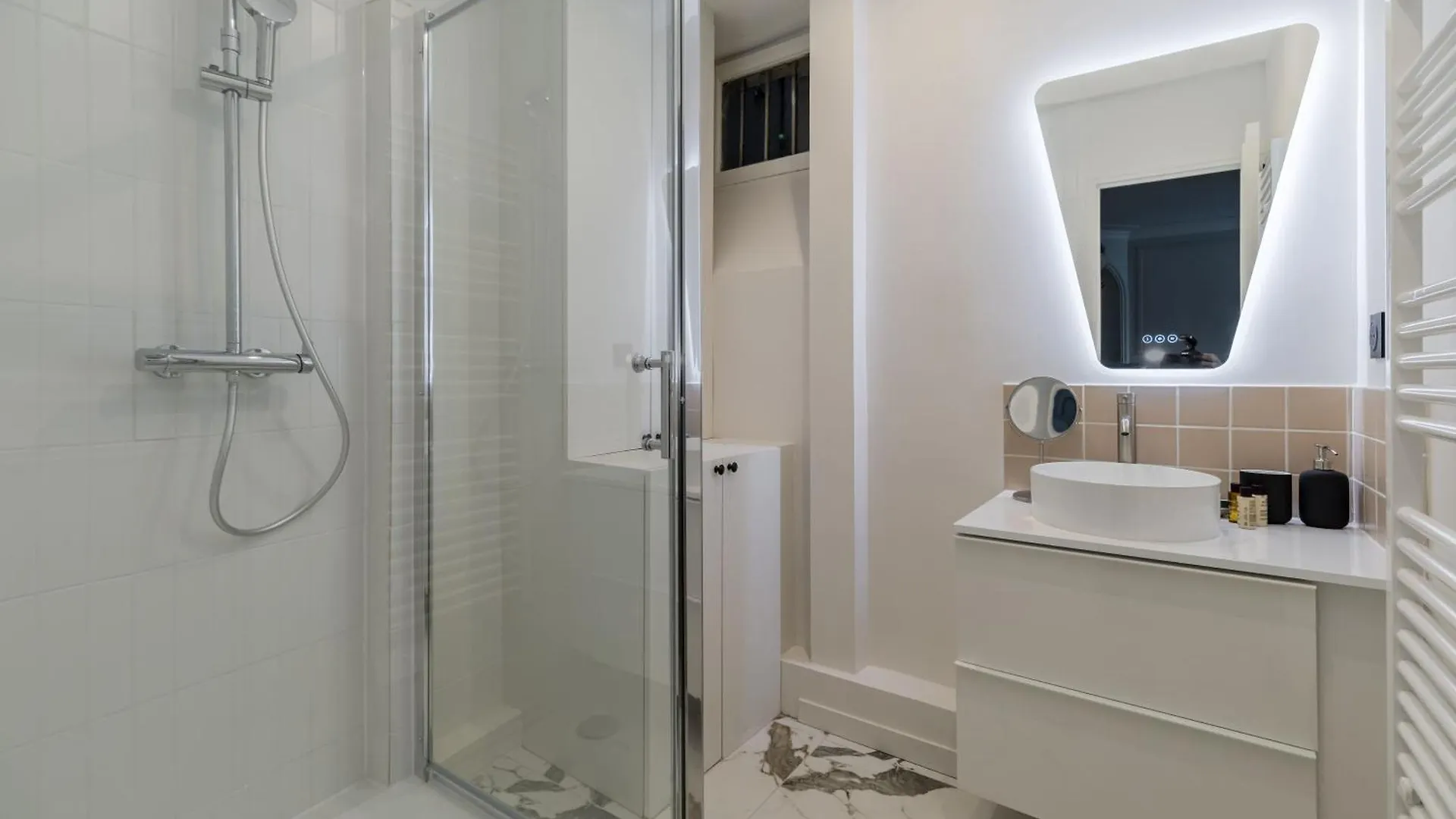 Appartamento Poetic Stay - Saint Lazare Parigi