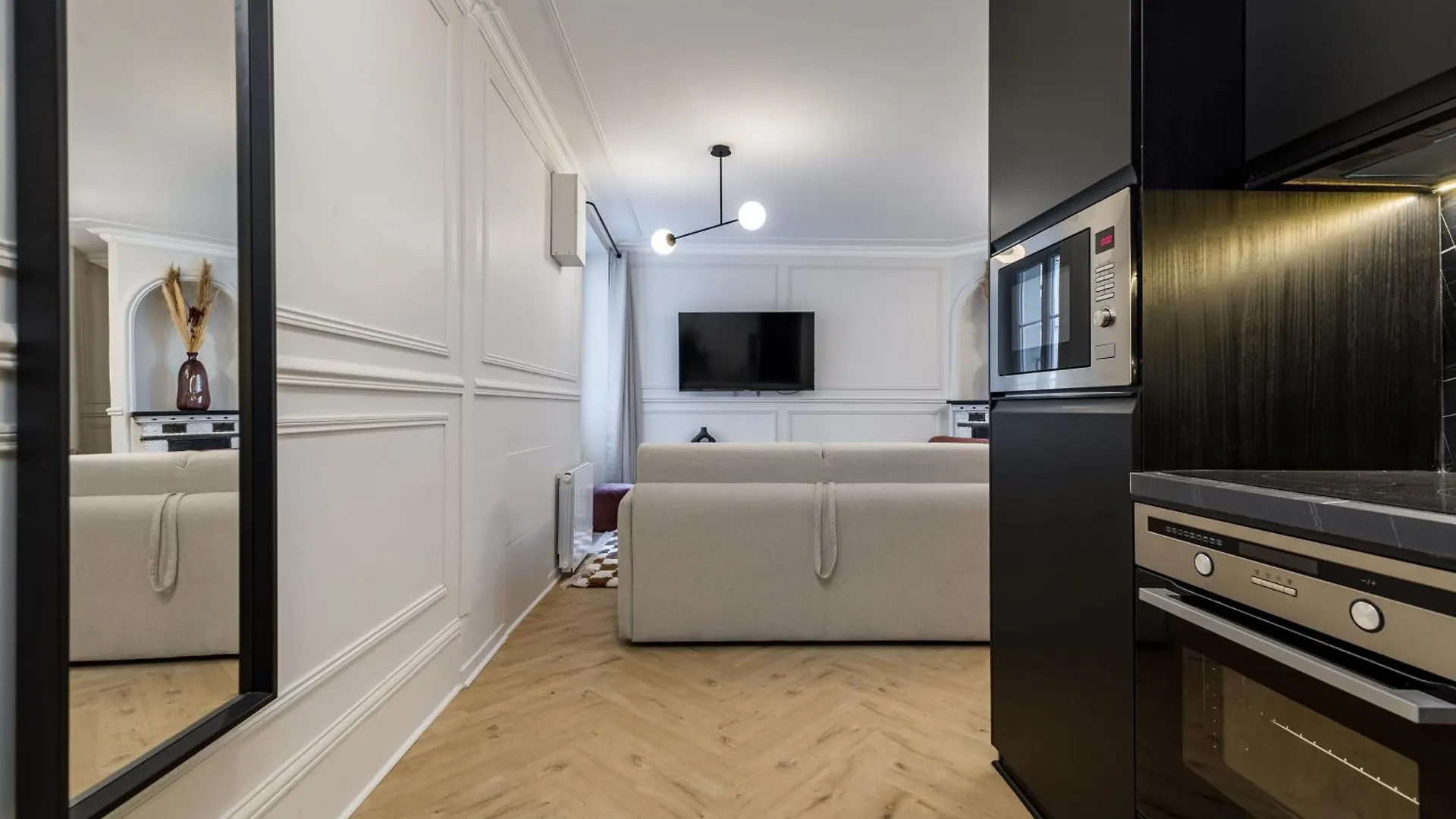 Poetic Stay - Saint Lazare Parigi 0*,  Francia