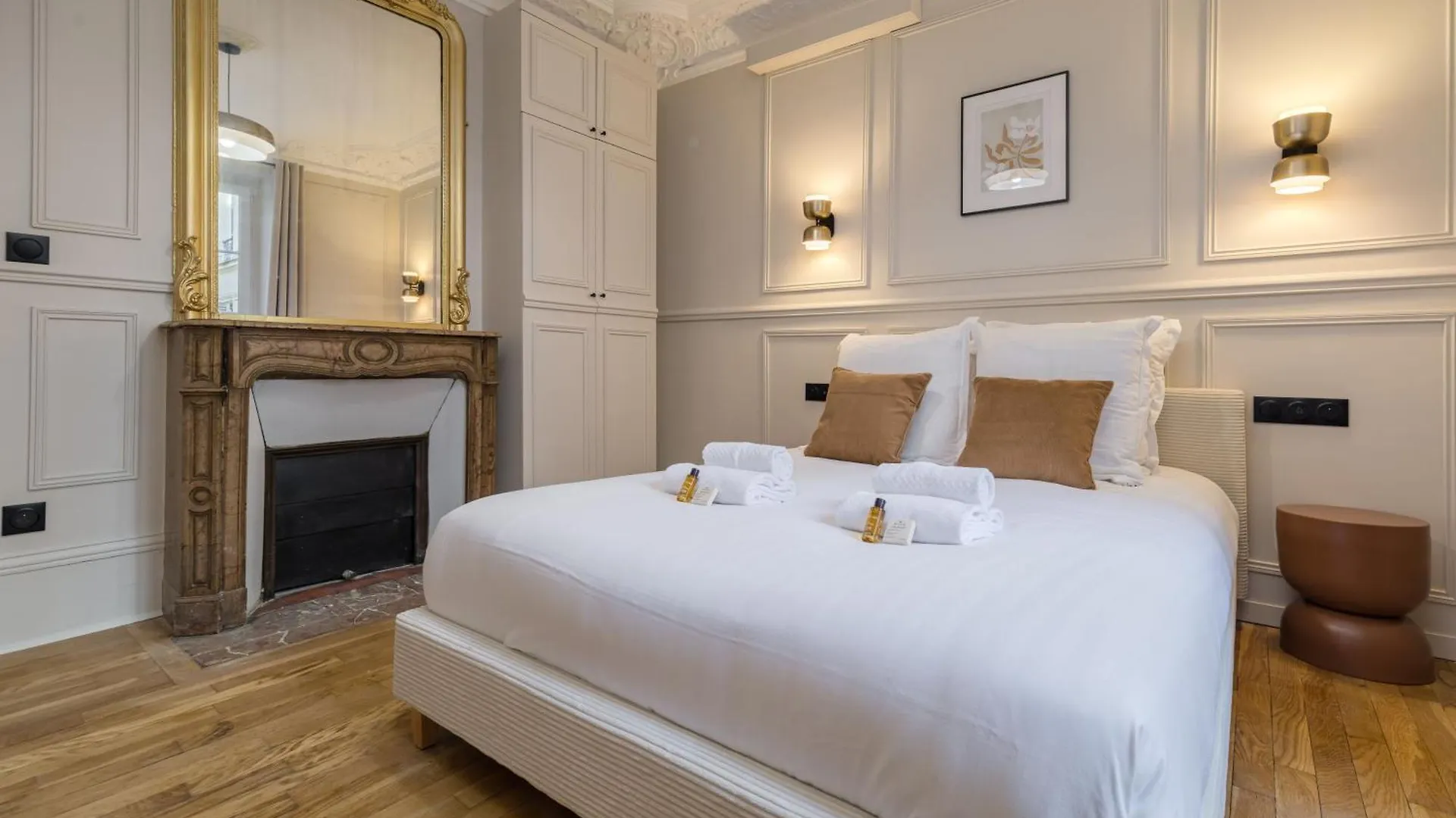 Poetic Stay - Saint Lazare Parigi 0*,